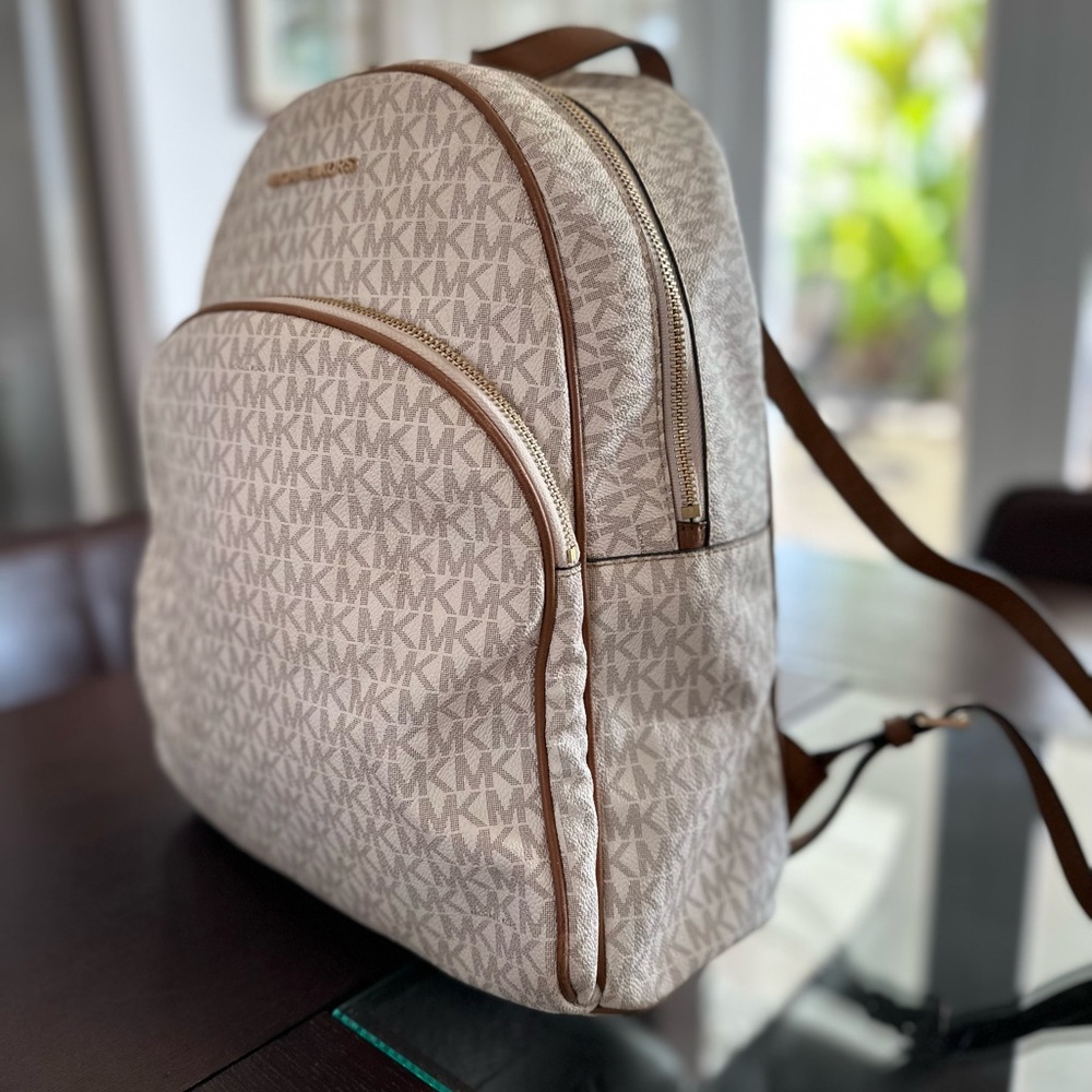 Michael Kors Signature Abbey Large Backpack Gem